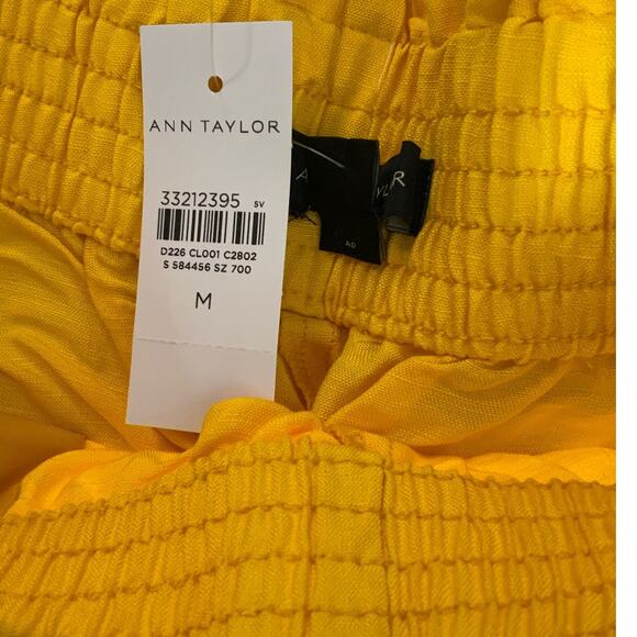 Ann Taylor The Flowy Pull On Mid Short in Line - Picture 2 of 5